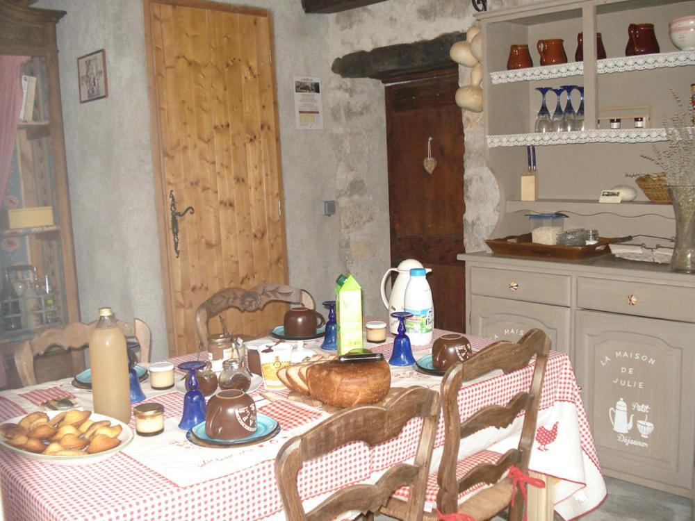 Chambres D'Hotes - La Maison De Julie Антрево Екстер'єр фото